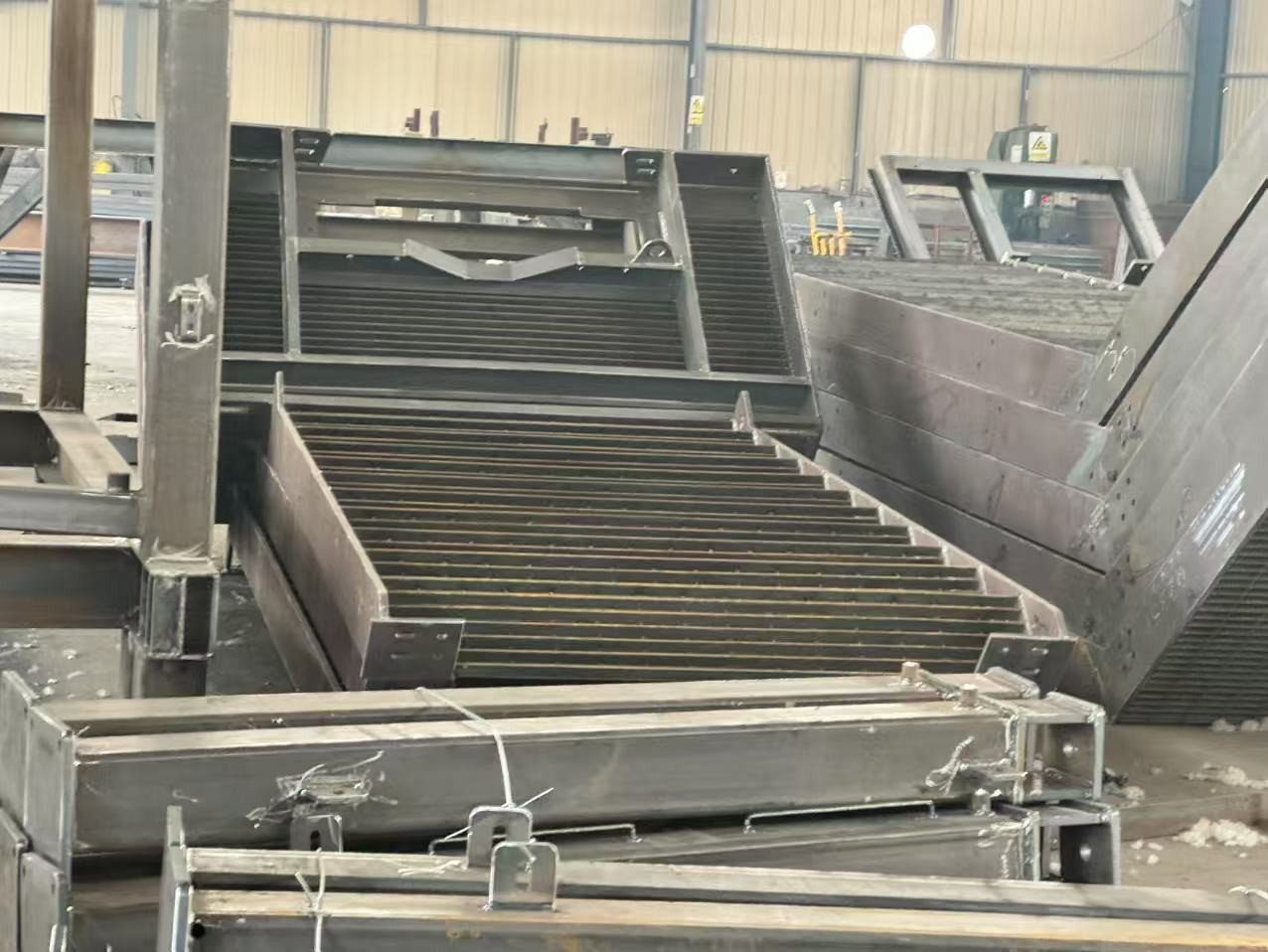 Industrial-Grade Steel Outdoor Ladders For Construction Sites Strong Durable Corrosion-Resistant Perfect Solution For Factories Warehouses