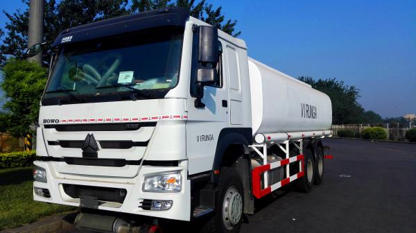 SINOTRUK HOWO 6x4 Oil Tanker Transport Truck/ Liquid Tanker Truck With Good