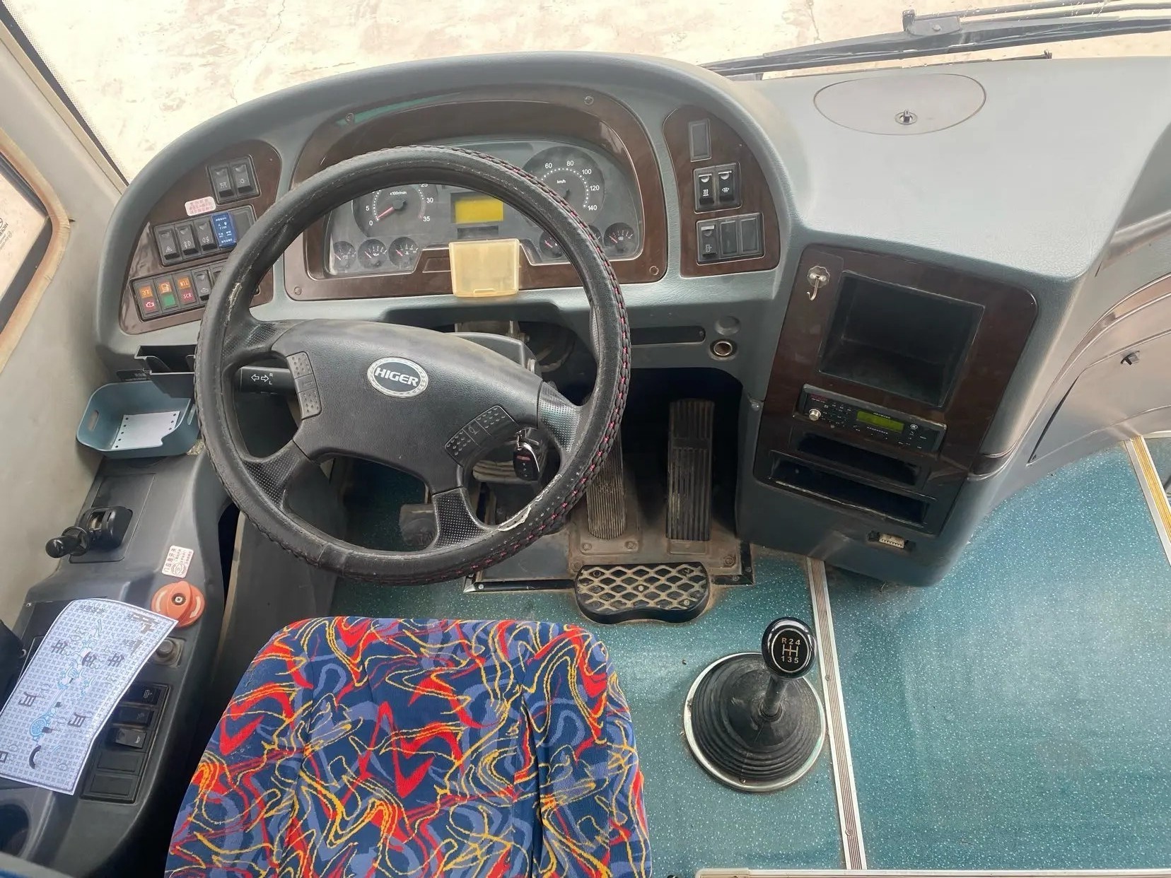Used Passenger Bus 30 Seats Sealing Window Yuchai Engine 2+2 Seats Layout AC Used Higer KLQ6755