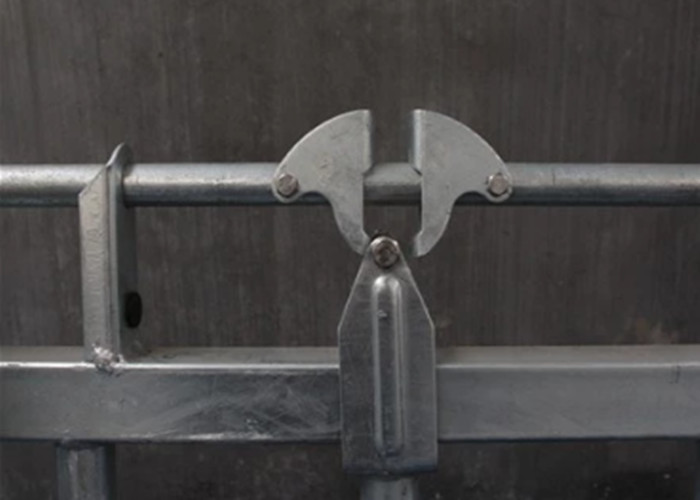 Metal Livestock Panels / Hot Dip Galvanized Metal Cattle Feeders Customized