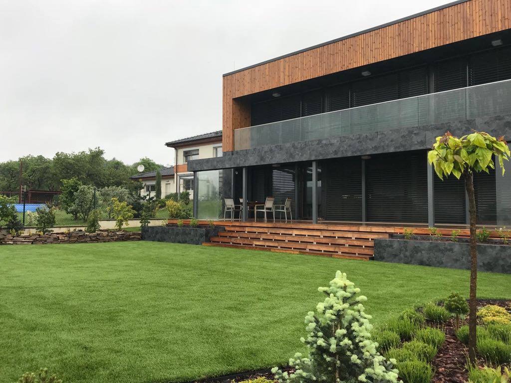 Water Proof Laying Synthetic Grass With Drainage Holes Outside Inside Decoration