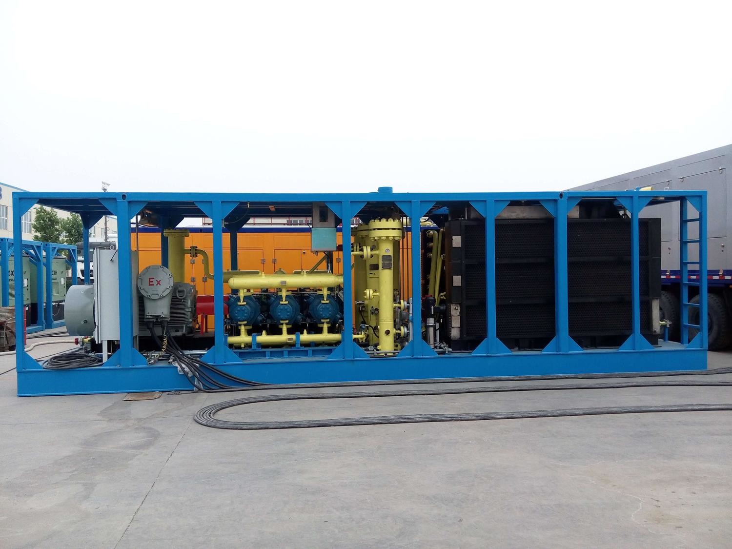 Onland Mobile Membrane Nitrogen Generator Equipment For Oil And Gas Projects Lightweight And Reliable MNG -1200/350Q