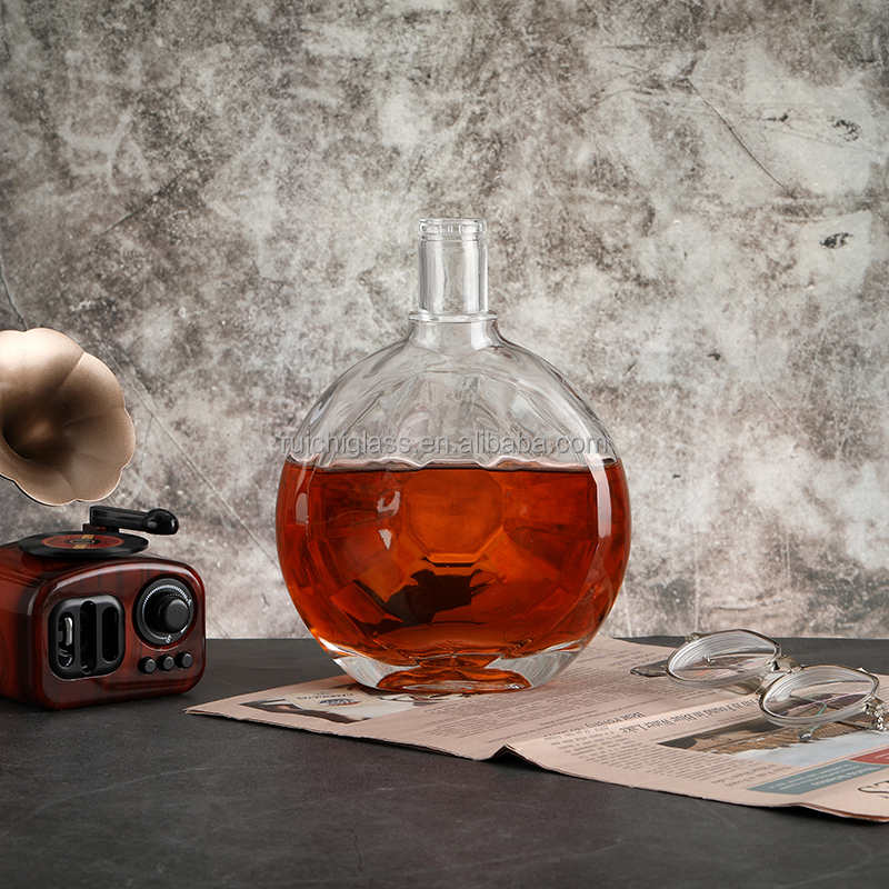 Base Material Super Flint Glass 750ml Empty Vodka Brandy Bottle for Beverage Industry