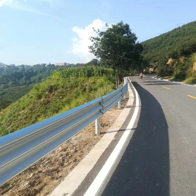 Highway Traffic Barrier Customized Hot Galvanized and Cold Rolled Technology Guardrail