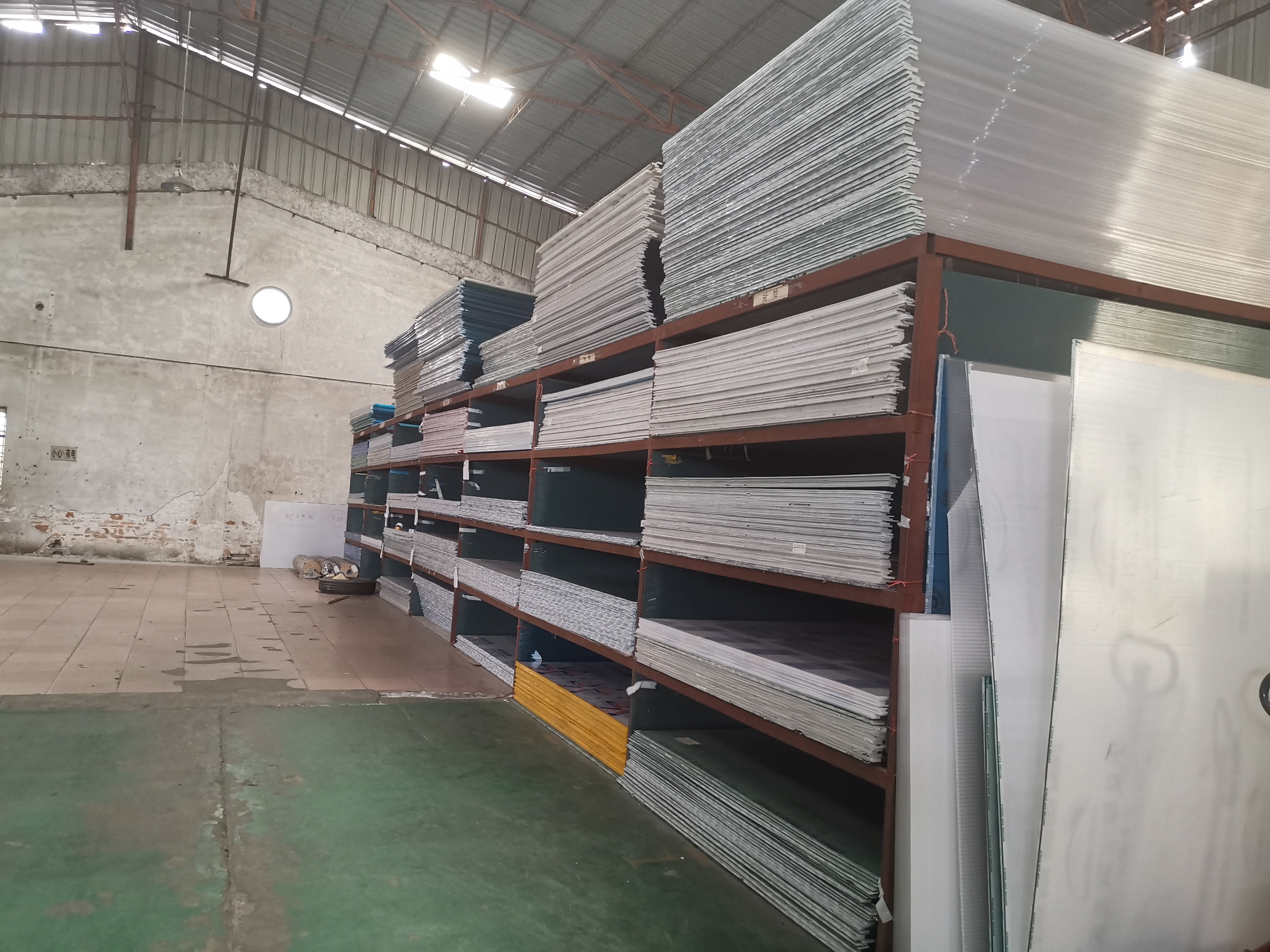 High-Performance 16mm Four-Layer Polycarbonate Sheet with Multi-Wall Design for Thermal Insulation and Impact Resistance