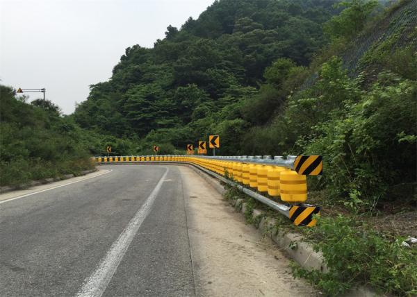 Traffic Safety EVA Buckets Rotary Barrel Rolling Guardrail Barrier ISO CE