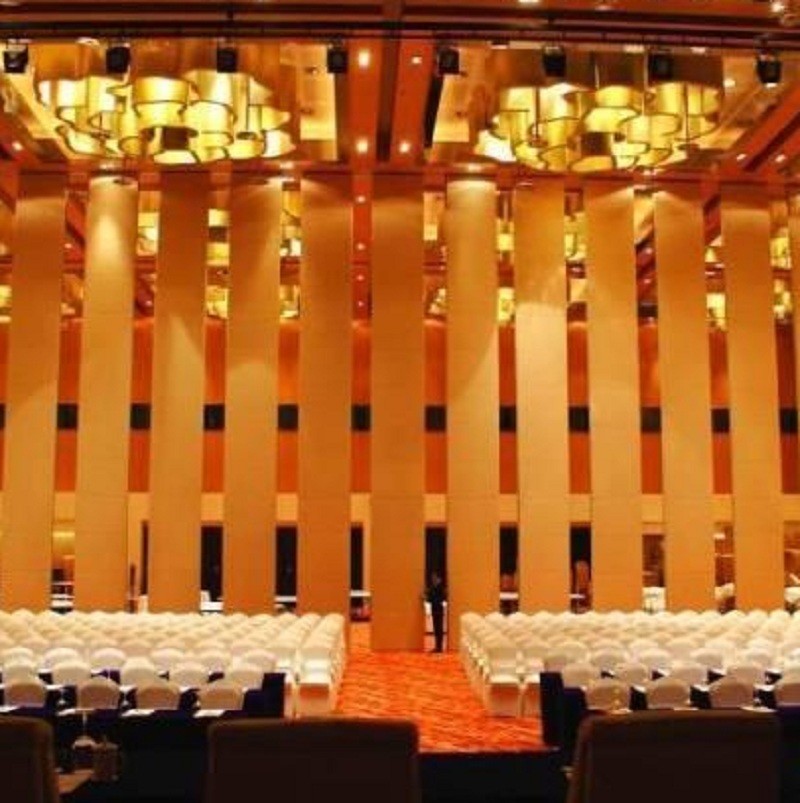 Restaurant Retractable Screen Acoustic Room Dividers Folding Sliding Floor to Ceiling