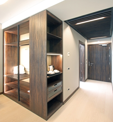 Adjustable Height Elegant White Aluminium Framed Glass Door Panel Solid Wood Wardrobe