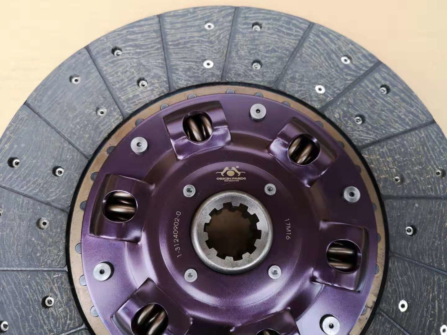 380 * 10 1312409020 ISUZU Clutch Disc Smaller Middle Shaft For FVR And LT MT Buses