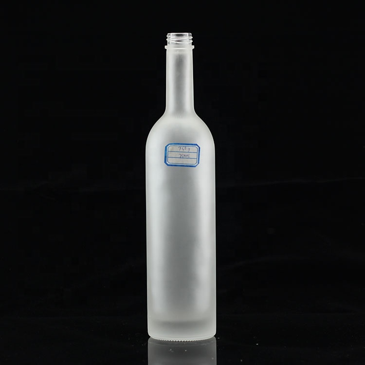 Exquisite Design Vodka Liquor Bottle Clear or Customized 750ml Glass Bottle with Cork
