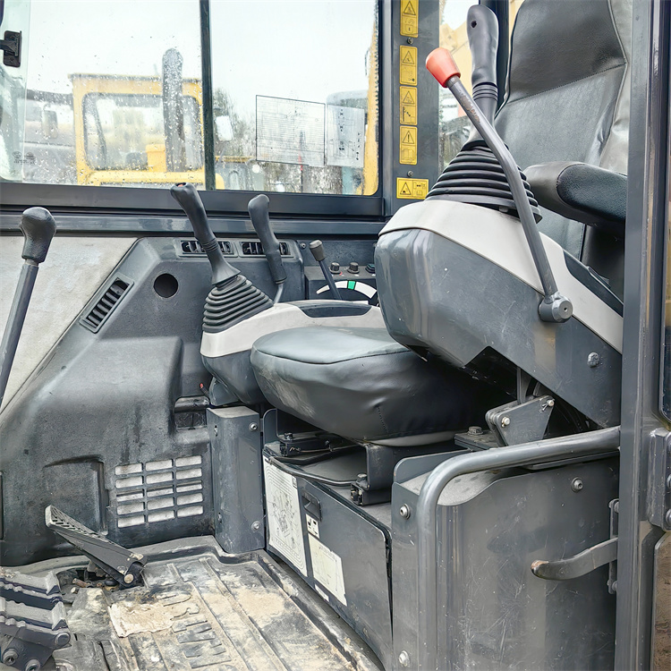 Affordable KOMATSU PC56 Excavator with Low Working Hours and Crawler Chain Movement