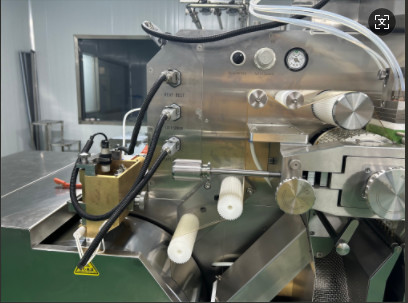 0-8rpm Running Speed Soft Gelatin Capsule Machine With 4-32 Pcs Plungers And Paste Capsule Ejection