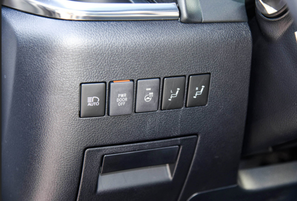 Toyota Alphard 2023 Dual Engine 2.5L Zhenxiang Huangjin version home 5 Door 7seats MPV