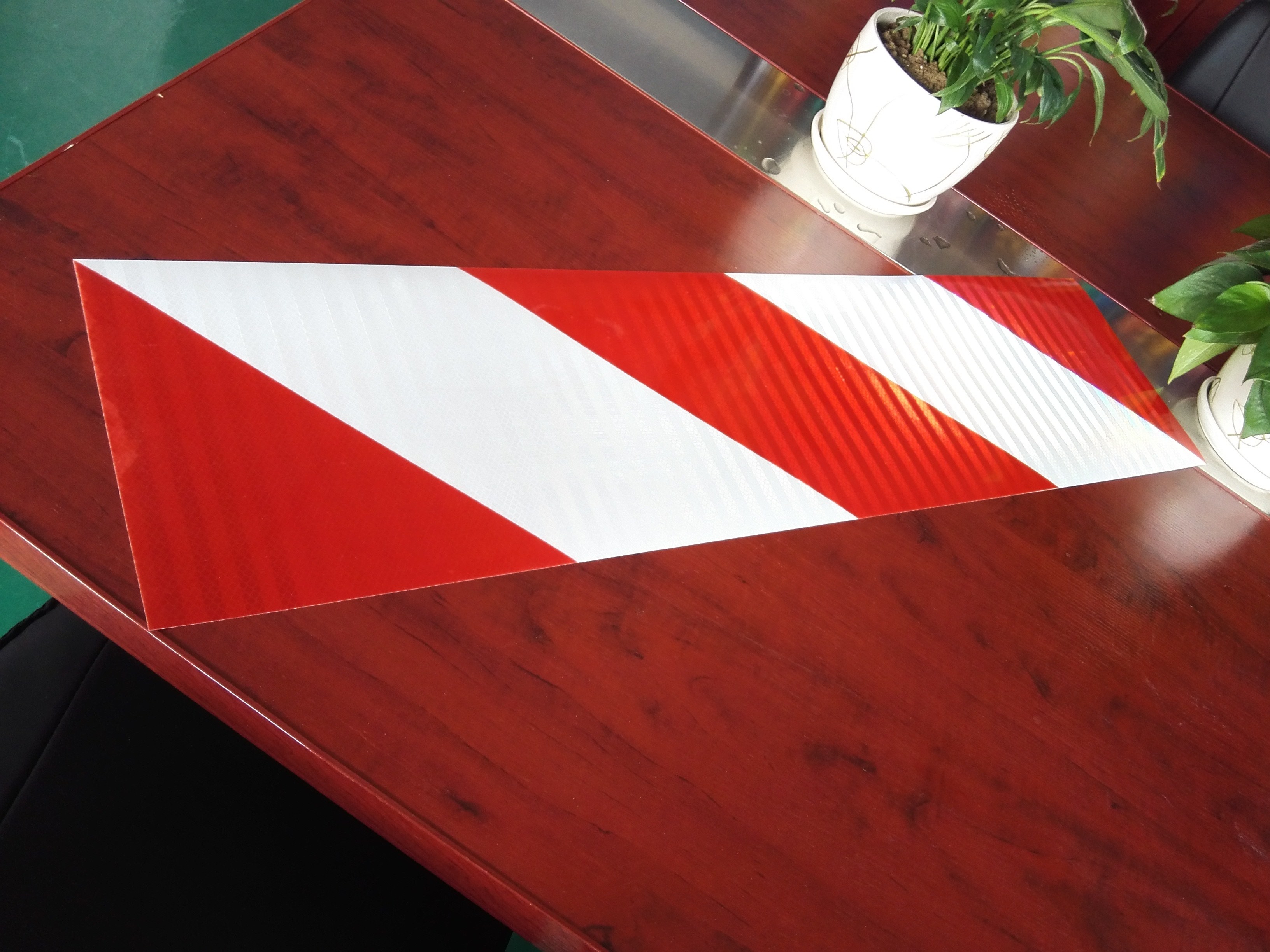 135 Mm*565 Mm Safety Reflective Sticker Customized Rear Marking Reflective Sticker Plate For Heavy Vehicle