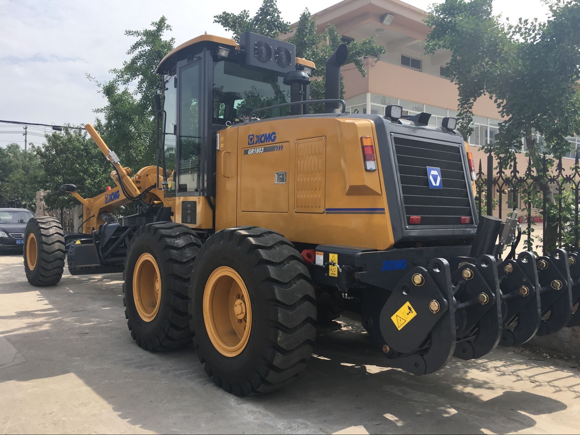 xcmg motor grader GR1803 for sale in Algeria