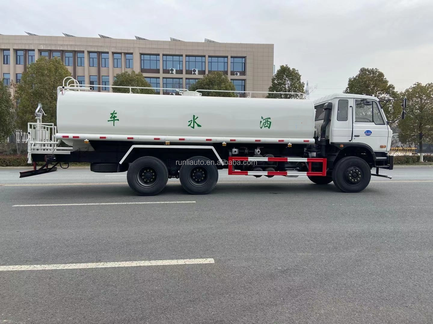Factory DFAC DongFeng 20000 Litres Water Truck Sprinkler Truck Water Tanker Truck