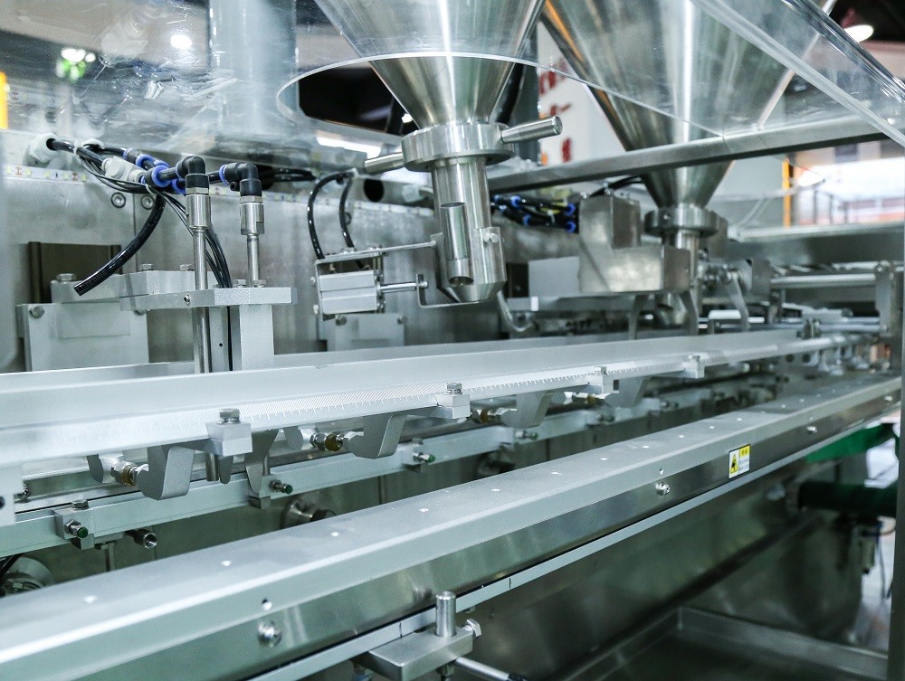 Automatic Horizontal Pesticide Filling Machine 15-40 Bags / Minute Power Filling And Sealing Machine