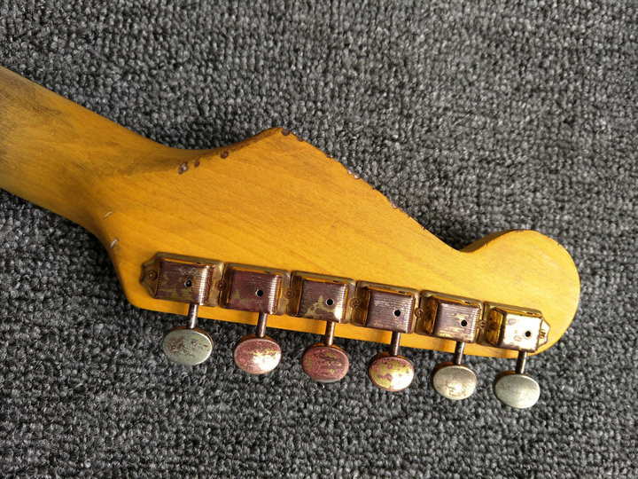 High Quality The new handmade remains ST SRV electric guitar,Do old electric guitar,Real photo,Free shipping
