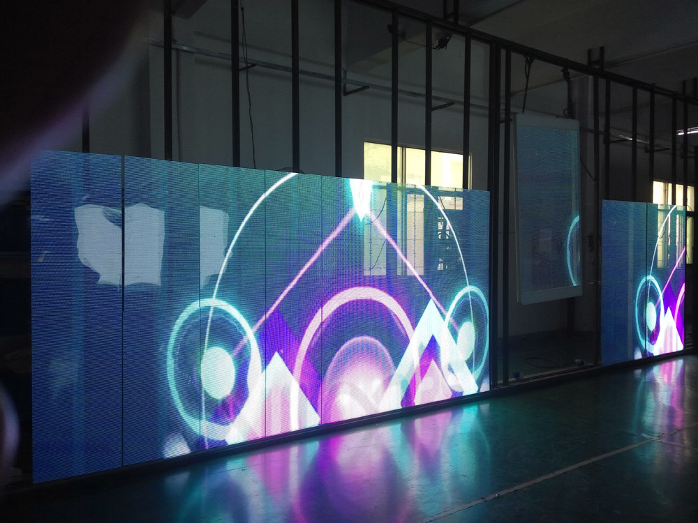 P3.9-7.8 AVOE transparent window display Special Emitting Angle 5000cd/sqm for shop window