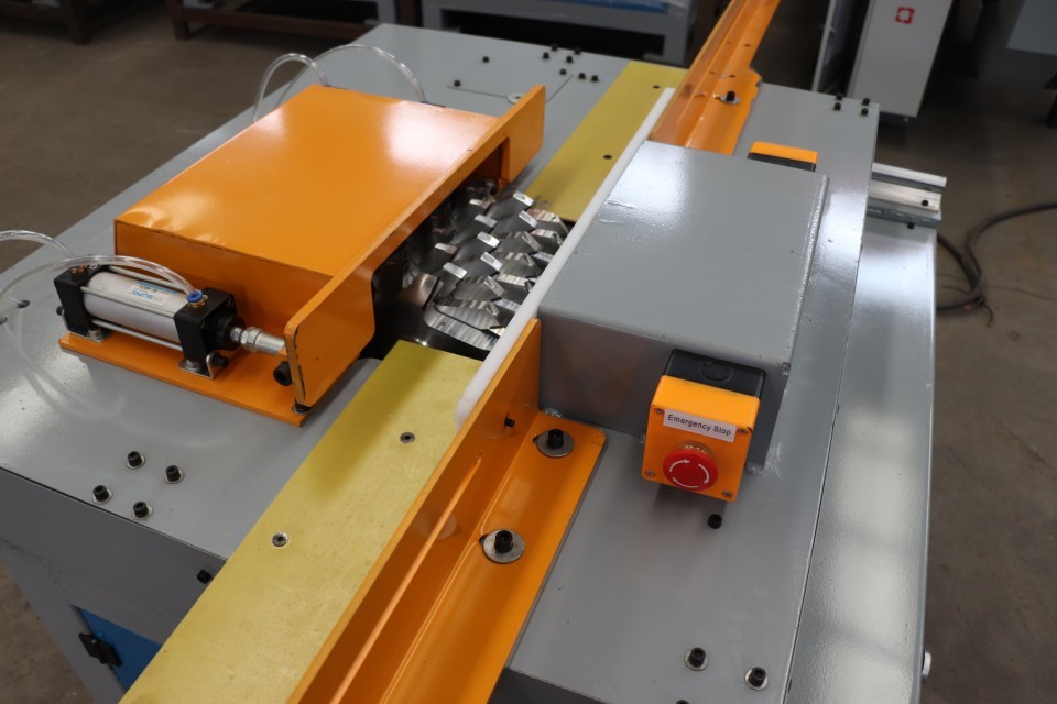 Semi Automatic Pallet Nailing Machine, nailing machine for wooden pallet, machine to nail the pallet