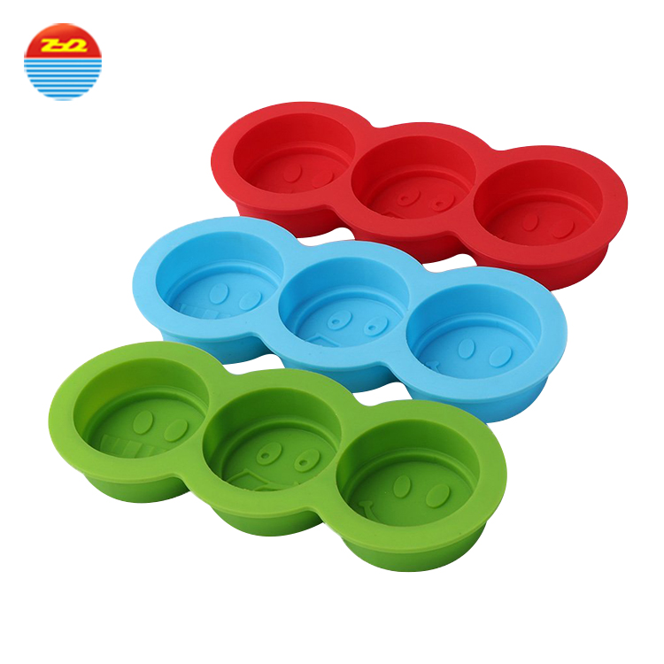 Emoji Silicone Ice Trays Can Be Frozen And Microwaved Safe For Dishwasher