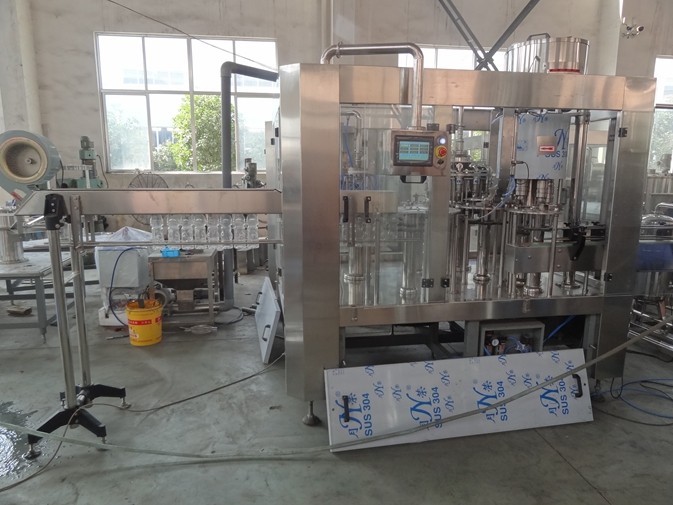 SUS304 Silvery White Apple Juice Filling Machine 2450*1800*2200 6000bph