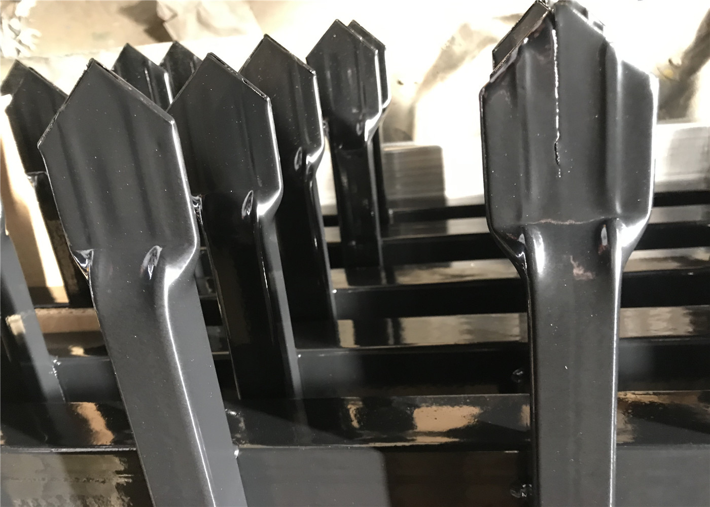 Australia Standard Steel Tubular Fence for Sale available 2 rail ,3 rails and 4 rails