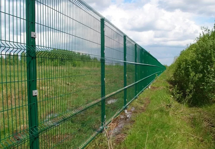 Galvanized Metal Wire Mesh Triangle Bending Fence 0.63 M For Securty