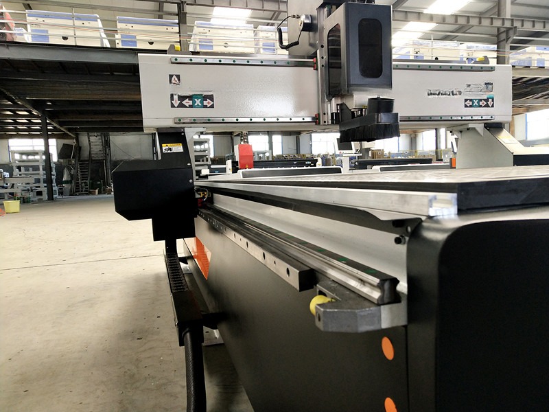 1325 CNC Wood Router Machine With DSP Controller System For MDF Solid Wood Engraving