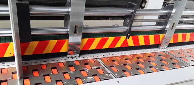 Precision 1.5mm 3 Color Carton Box Die Cutting Machine Lead Edge Feeding