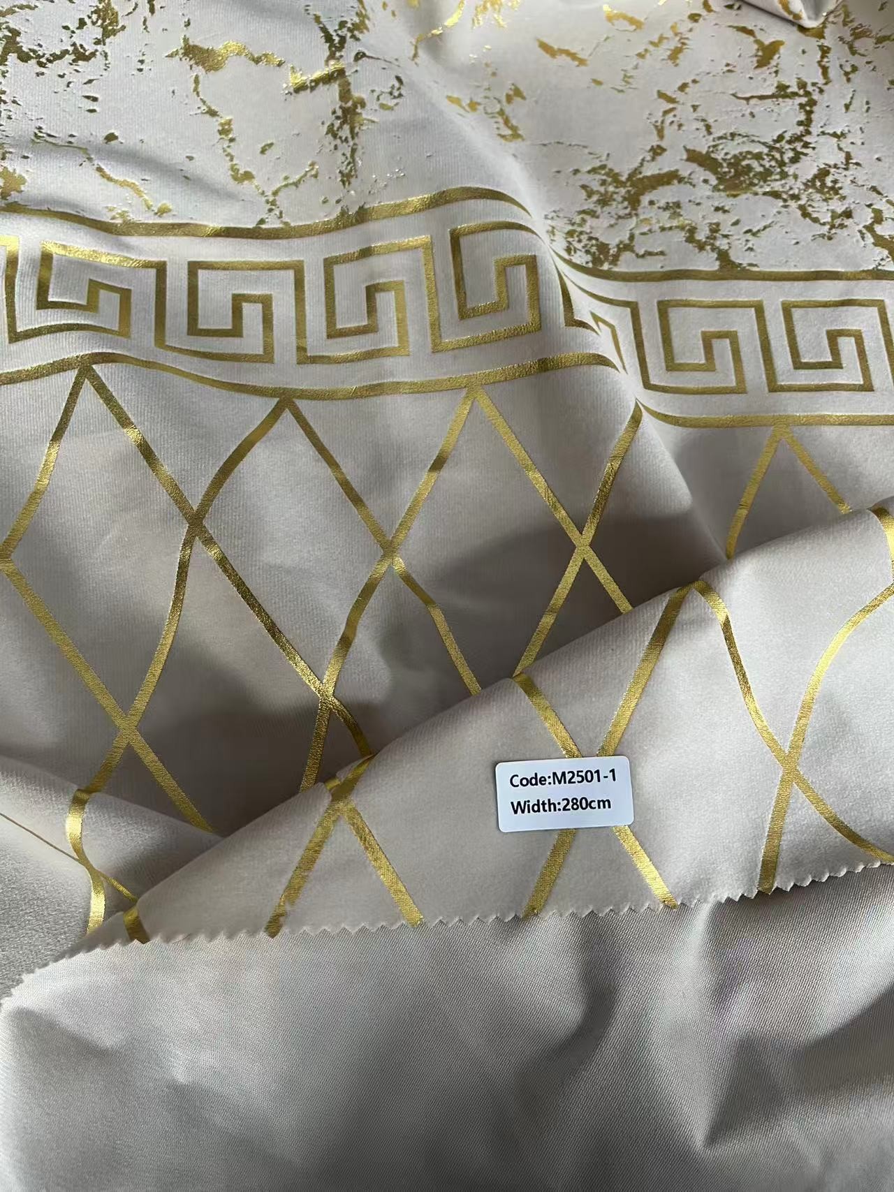 160-300gsm Foil Velvet Fabric Customized For Cushion Curtain