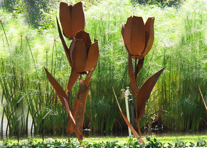 Lifelike Corten Steel Tulip Abstract Flower Sculpture For Garden Decoration
