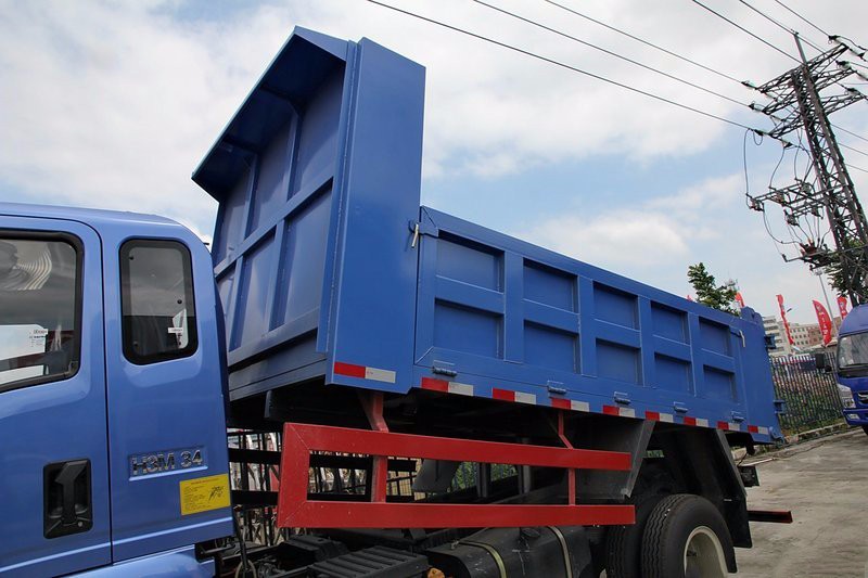 4x2 5 - 10T Sinotruk Howo7 Heavy Duty Dump Truck For Sand Transportation