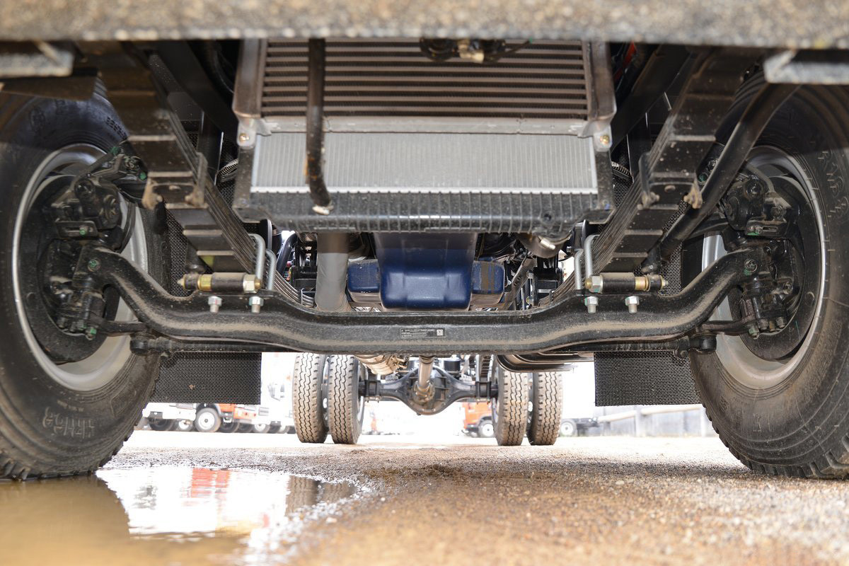 Sinotruk High Roof Deflector 190hp Howo Truck Chassis Can Be Installed With 5.75m Fence Truck