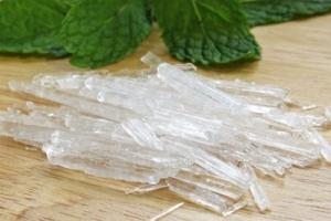  2216-51-5 Pure Menthol Crystals For Ingredients and Food Additive Manufactures