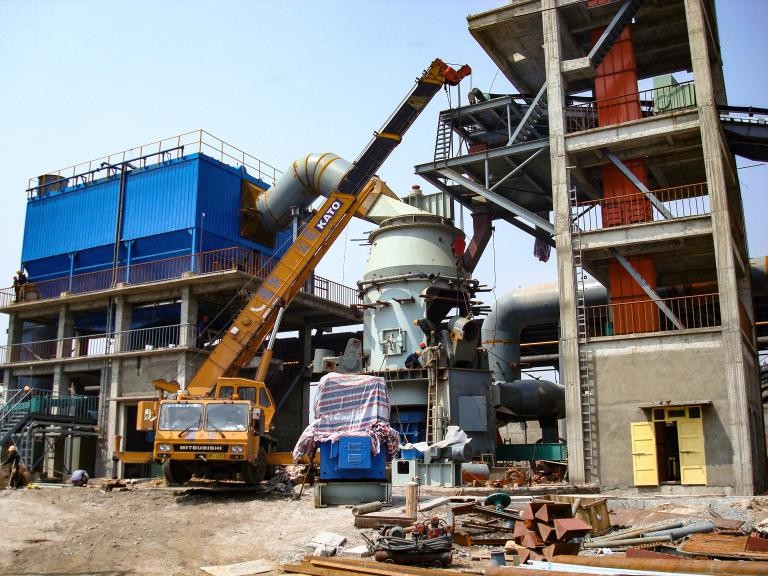 Eco Friendly Vertical Cement Grinding Mill High Capacity 100,000 Ton / Year