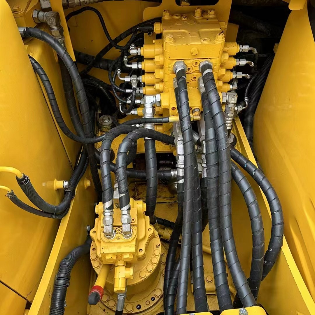 Komatsu excavator available for sale in a good condition , for a discounted price