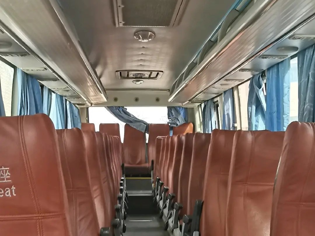 Old Coach Bus 51 Seats Yuchai Engine Leaf Spring 11 Meters Sealing Window Used Kinglong XMQ6112