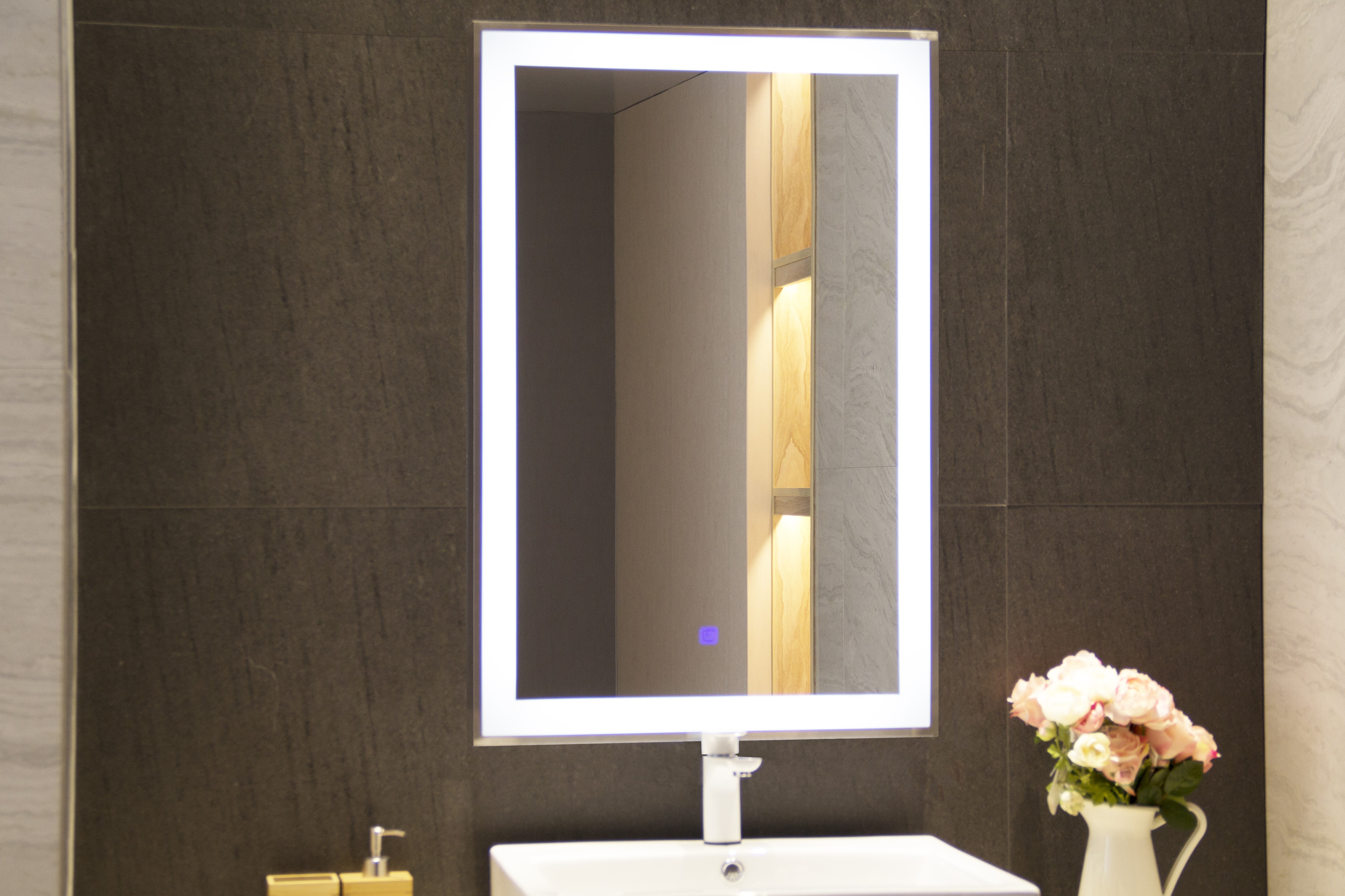 Bathroom Decoration Makeup Wall Mounting Vanity Framed LED Mirror With Temperature Display