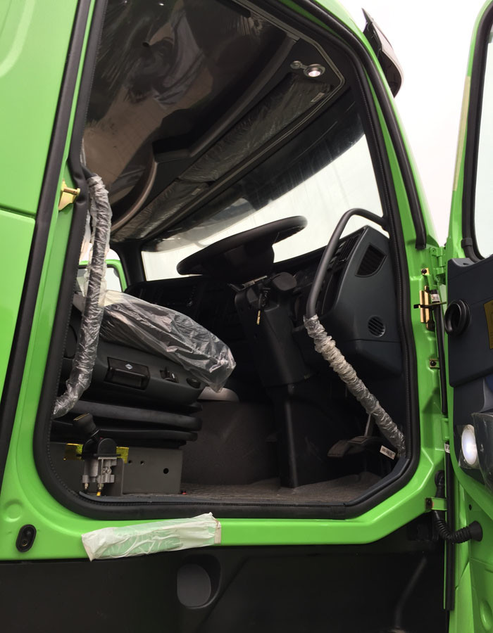 10 Wheels Lemon Green Tipper Dump Truck , Low Fuel Consumption Heavy Dump Truck