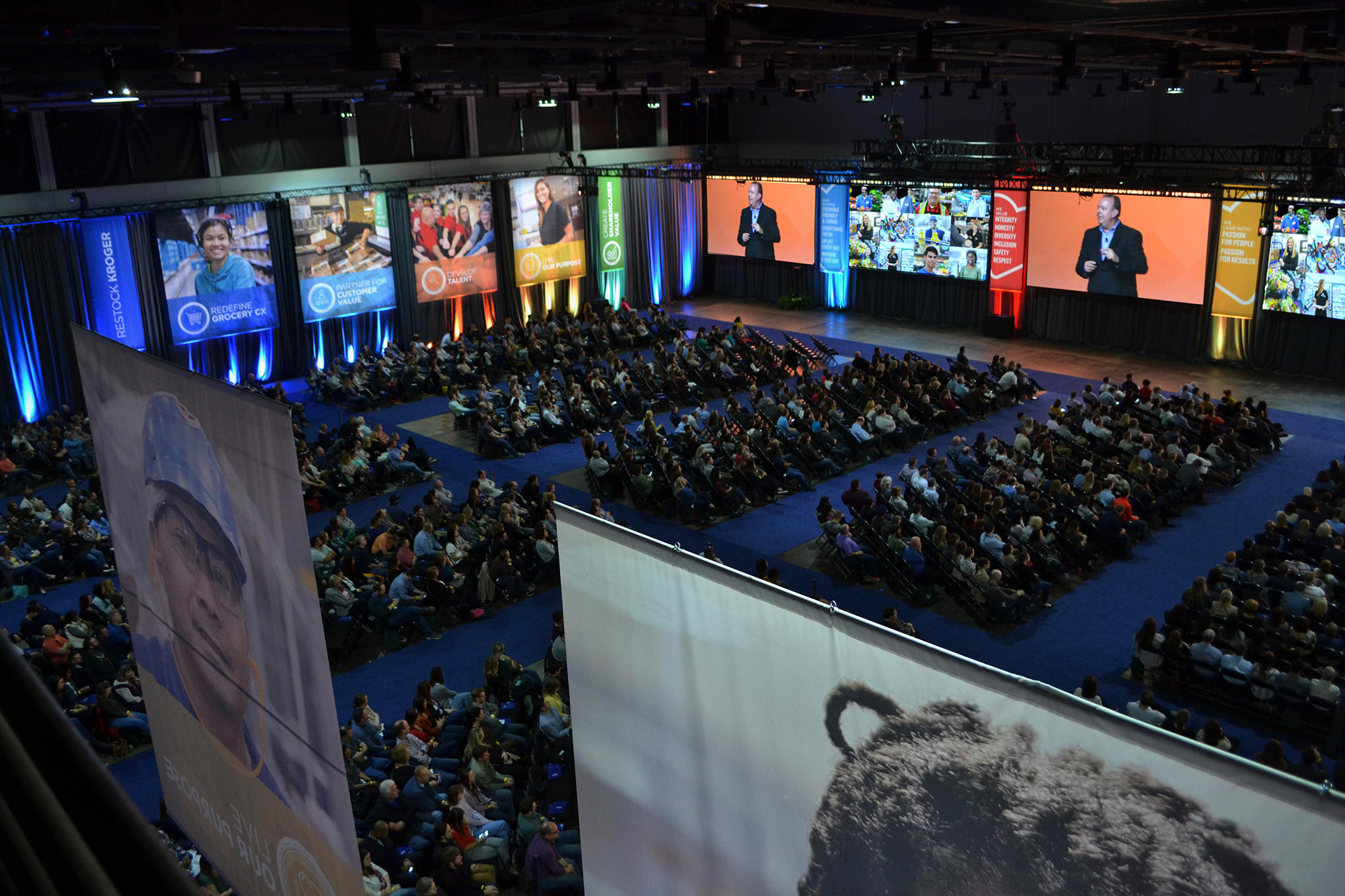 Video Indoor Rental Led Display TV High Resolution 8x12 Giant Big P3 P2 SMD2121