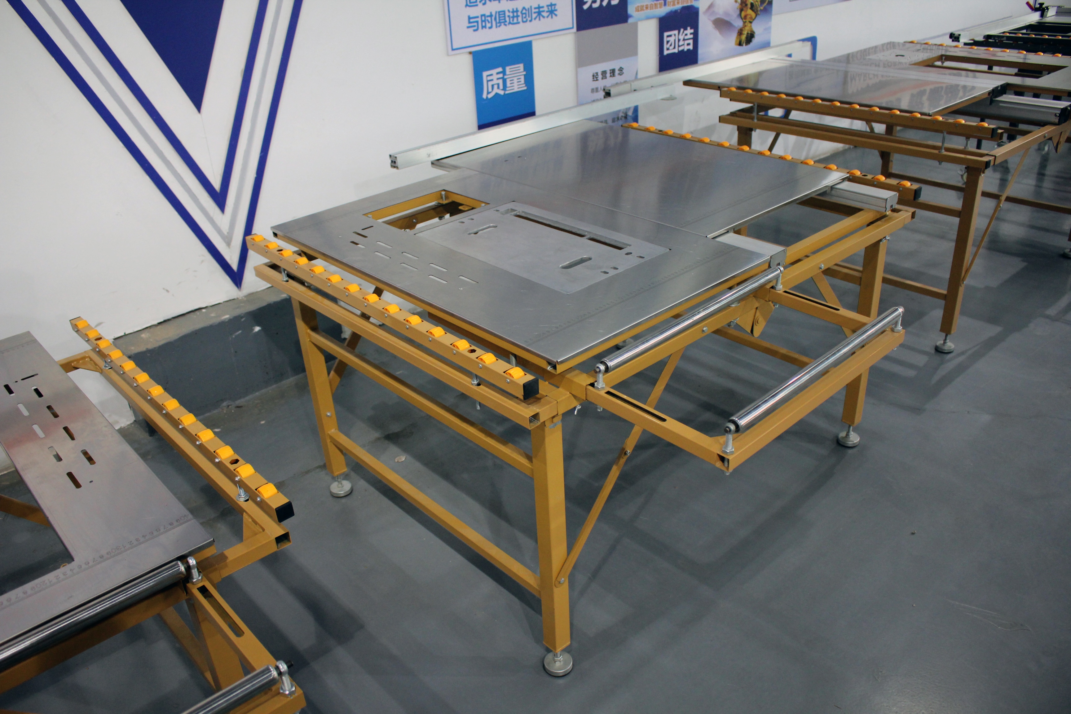 90 KG Weight VERTICAL Style Portable Sliding Table Saw Machine for Wood Cutting Panel