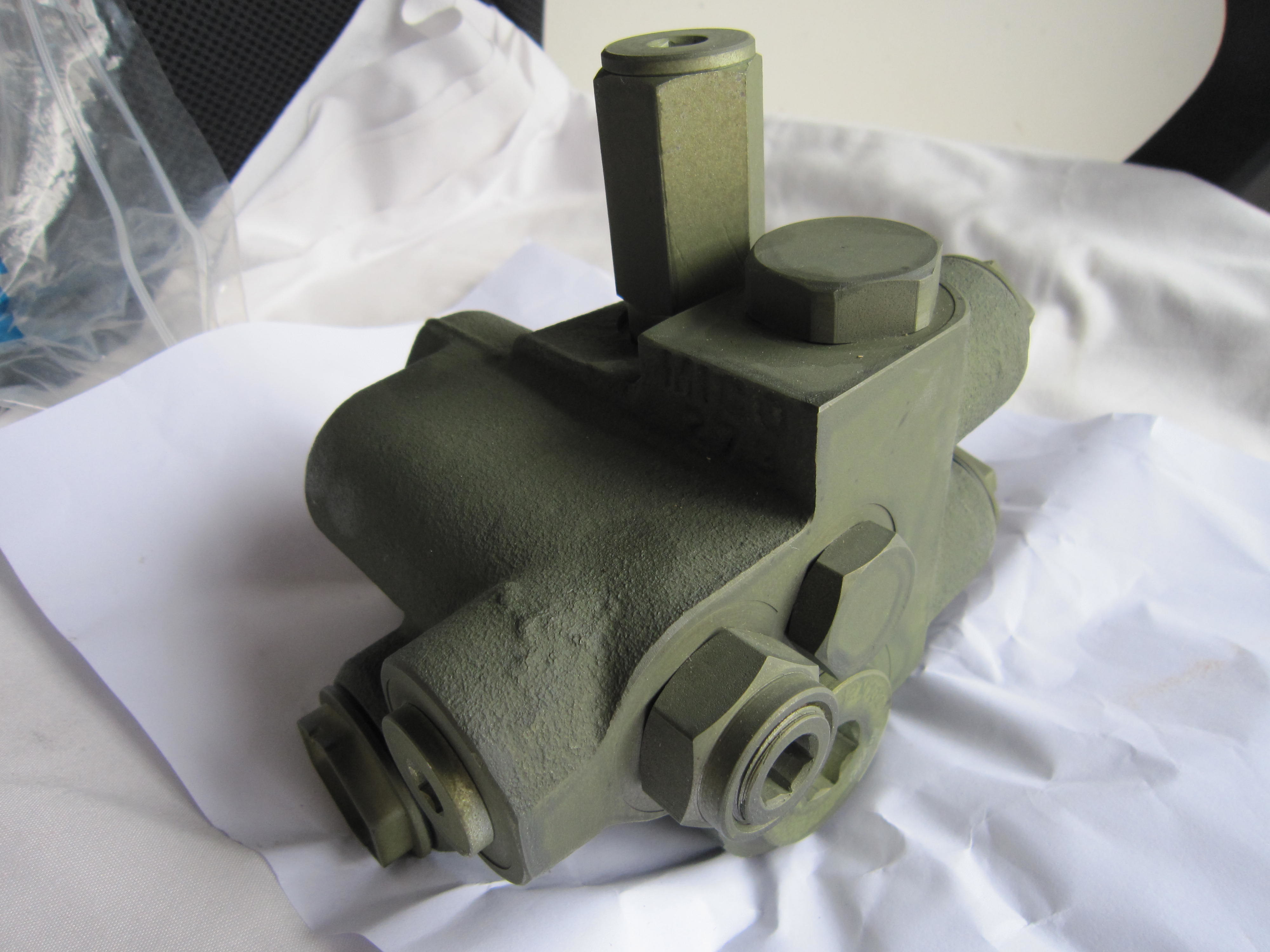 CLG862 CLG877 CLG888 Wheel Loader Engine Parts 13C0218 Charge Valve