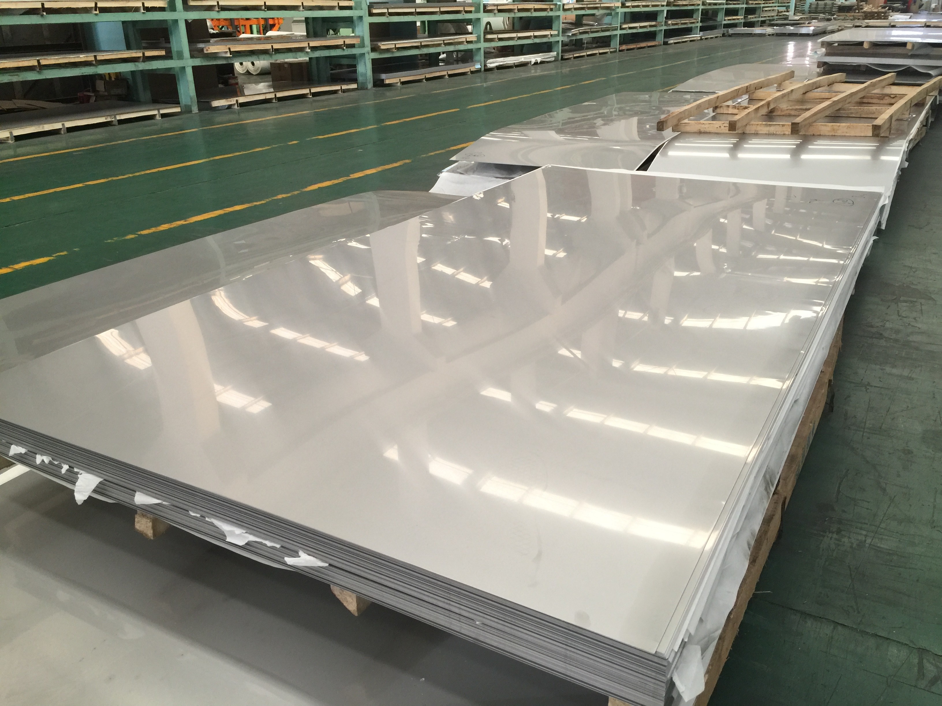 Diamond Plate 3003 5052 6061 Aluminum Checkered Plate Embossed Perforated Aluminum Sheet