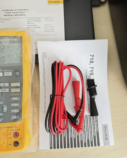 Fluke 726 Precision Multifunction Process Calibrator/ Good Function Calibrates Thermocouples And RTD Temperature Instruments