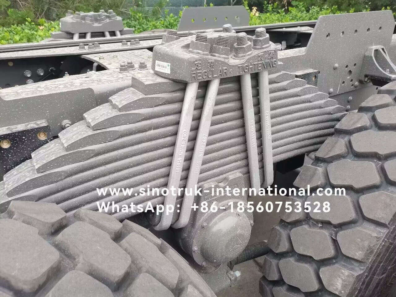 SINOTRUK HOWO Dropside Cargo Commercial Vehicles Truck Chassis LHD 6X4 400HP