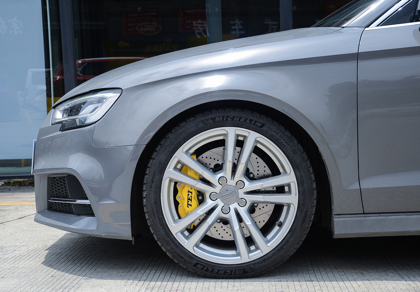 BBK For Audi A3 installed Big Brake Kits 6 Piston Calipers with 355*32mm rotor 18inch wheel P60S
