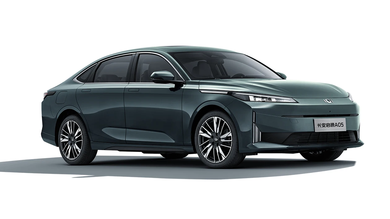 Power-saving Changan QIYUAN A05 Hybrid Car Touch Screen and ACC Cruise Control for Efficiency