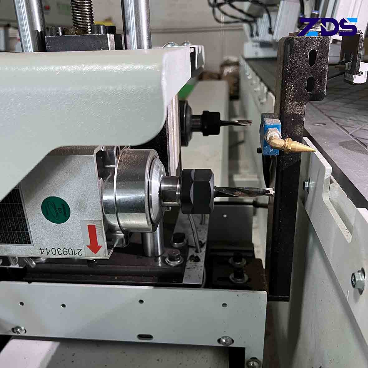 ZDS ODM Horizontal CNC Side Hole Drilling Machine For Woodworking