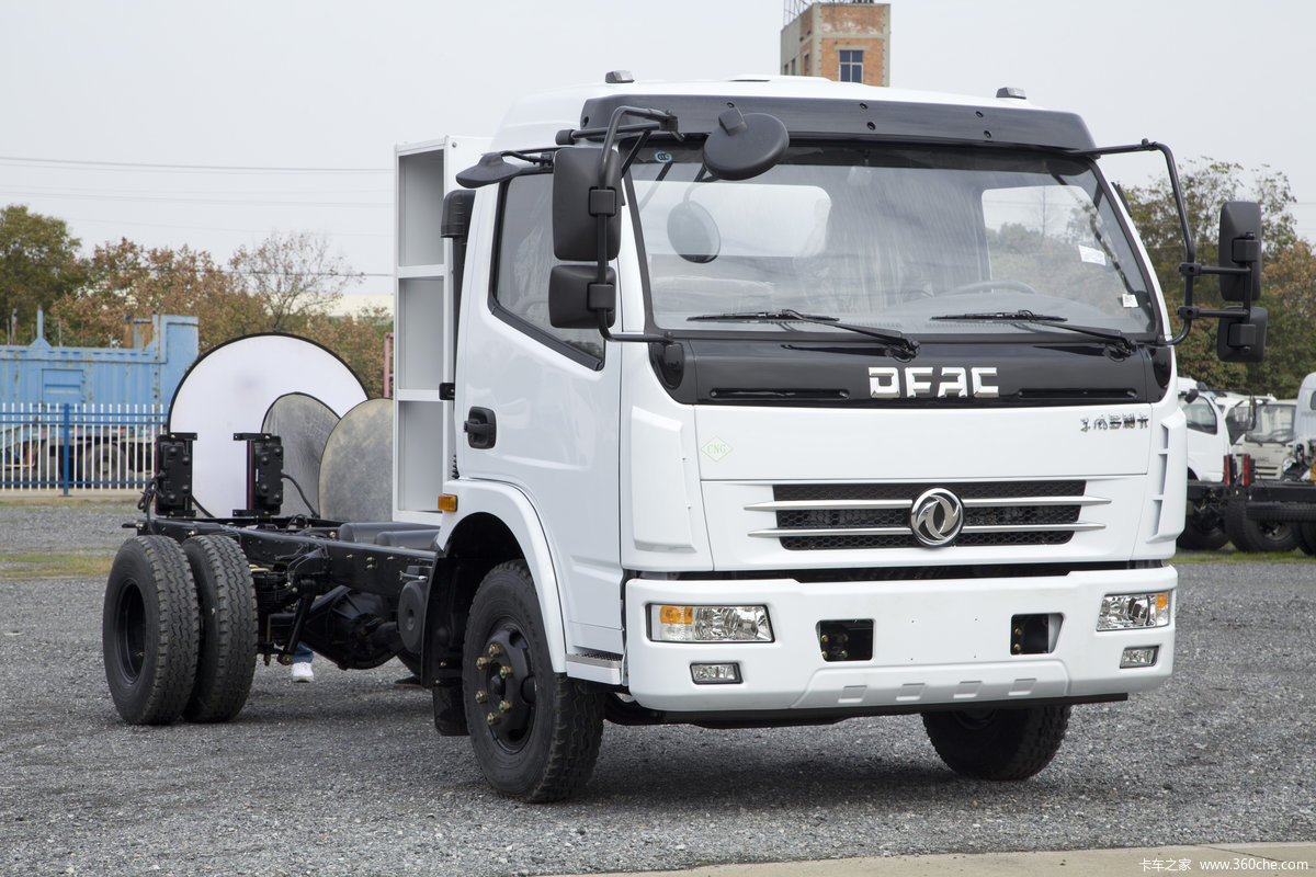 105KW 4 Ton Tow Capability CNG Truck Clean Energy Natural Customized CHAOCHAI LIGHT